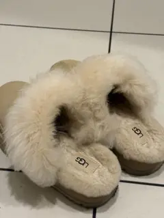 UGGのサムネイル