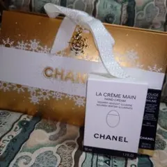 2024年限定ショッパーとシャネルエッセンシャルケアセットの中味