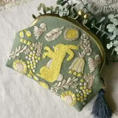 Rabbit ラビットのがま口ポーチ　リバティ　手刺繍　ハンドメイド