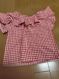 フリル付きオフショルダーシャツ 赤チェック