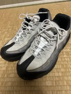 エアマックス95 エッセンシャル 黒 白 灰色 27cm