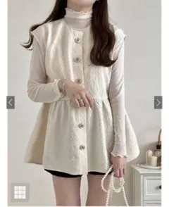 アイボリー ダイヤ柄フレアシルエット ぺプラムベスト