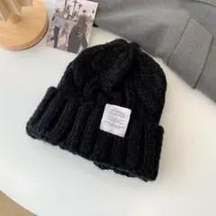 新品★秋冬 定番 ニット帽 ケーブルニット ざっくり編み 黒 ロゴパッチ付き