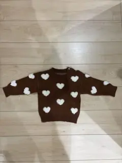 ハート模様のブラウンニットセーター