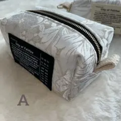 NO.438☻ 花刺繍スクエアポーチ