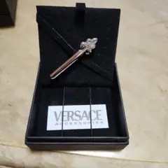 VERSACE シルバー ネクタイピン フローラル