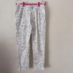 フェリシモ　リブインコンフォート　花柄ストレッチパンツのサムネイル