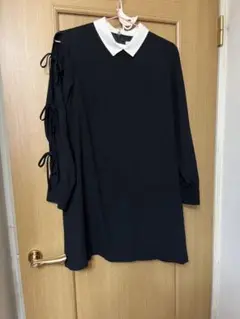 黒の長袖シャツ ホワイト襟 リボン付き