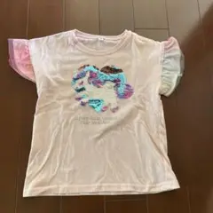 雲の刺繍付きピンクTシャツ