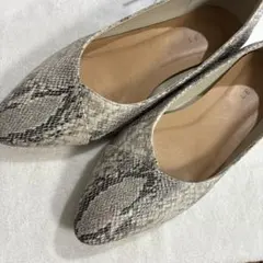 パイソン柄グレー系パンプス