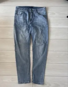 ストレートデニムパンツ　ジーンズ