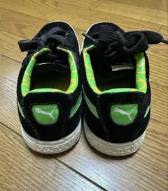 PUMA ブラック グリーン スニーカー