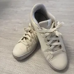 Puma ホワイト スニーカー