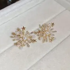 雪の結晶 ピアス パール ゴールド キラキラ 上品 映え 高見え 冠婚葬祭