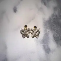 蝶々イヤリング　バタフライ　キラキラ
