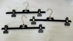 CHANEL　シャネル　ハンガーおまとめ8点　正規品中古 CHANEL（押し入れ収納/ハンガー）のフリマアイテム一覧