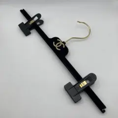 CHANEL 衣類ハンガー ボトムス用 ブラック ゴールド金具のサムネイル