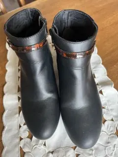 ブラック サイドジッパーブーツ 中ヒール（22.5cm）