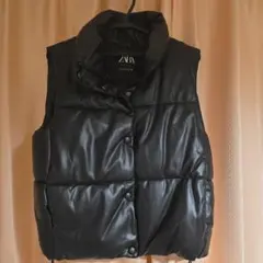 ZARA ブラック ダウンベスト フード付き