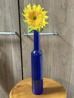 鮮やかなブルーガラス フラワーベース 花瓶のサムネイル