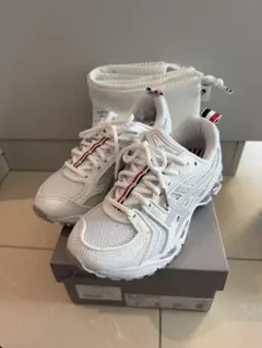 THOM BROWNE x ASICS スニーカー ホワイト 28cm - メルカリ