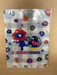 ミャクミャク トゥンクトゥンク コラボクリアファイル - メルカリ