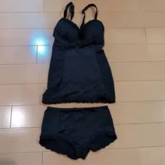 ブラックボディスーツとショーツセット