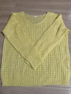 イエロー Vネック 編み目模様 セーター