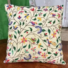 80s vintage 刺繍入りクッション 花柄 ベージュ 80s vintage 刺繍入りクッション 花柄 ベージュ - メルカリ