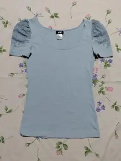 ★美品★H&M エイチアンドエム レースパフスリーブ カットソーのサムネイル