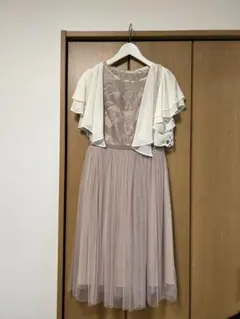 ピンクベージュ刺繍ドレス Aライン