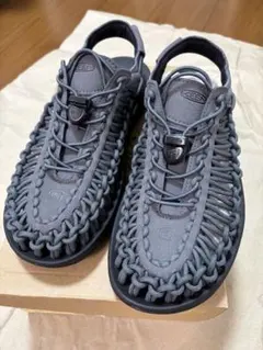 KEEN UNEEK ネイビー 編み込みサンダル - メルカリ