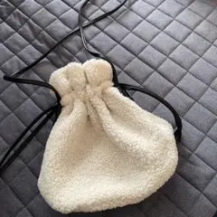 ショルダーバッグ .ボアバッグ. ボア 巾着 .アイボリー.未使用.