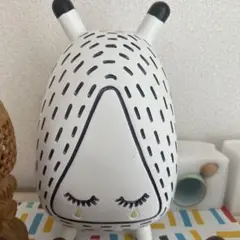 ユニークな白色陶器置物