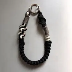 パラコード ハンドストラップ black ミニマル スマホ 携帯 ハンドメイド