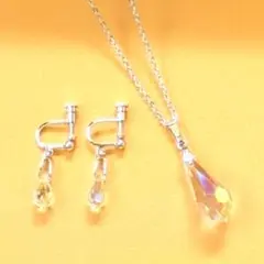 シルバークリスタルイヤリングとネックレスセット　［新品•未使用]