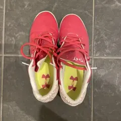 Under Armour 赤 スニーカー トレーニング用 アンダーアーマーのサムネイル