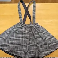 サスペンダー付き黒白チェックスカート