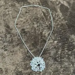 【新品未使用】花モチーフ ネックレス シルバー色 レディース