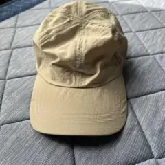 ベージュ キャップ シンプルデザイン