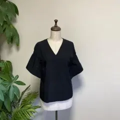 ルシェルブルー　ブラック Vネック バルーンスリーブ トップス