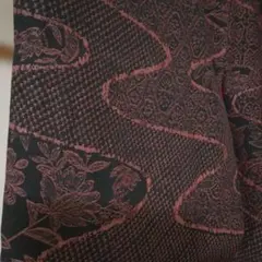 小紋　正絹　セミアンティーク 黒地 　臙脂色　赤