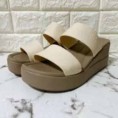 希少 クロックス ブルックリンミッド ウェッジ サンダル 24 ベージュ