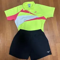 YONEX 蛍光イエロー ポロシャツとミズノ 黒ショートパンツセット