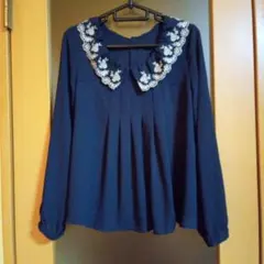 マジェスティックレゴン★刺繍付き★大きな襟★ネイビー★長袖ブラウス★フリーサイズ