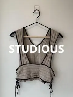 【極美品】STUDIOUS リブ編みVネックニットベスト Freeサイズのサムネイル