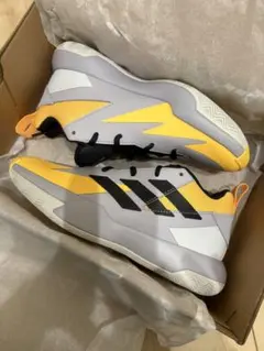 adidas アディダス　バスケットシューズ　ジュニア　キッズ　23