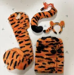 ディズニー ティガー マフラーキャップ ファーレッグウォーマー Disney - ティガー コスプレ セットの通販 by 即日発送を心がけてい