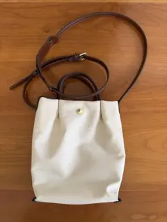 レガートラルゴ 肩楽 縦型ミニ ショルダー バッグ