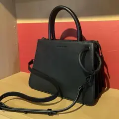 CHARLES & KEITH ブラックショルダーバッグ
